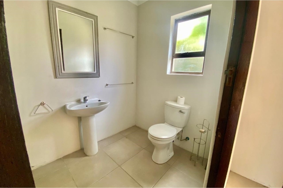 To Let 3 Bedroom Property for Rent in Roundhay Western Cape